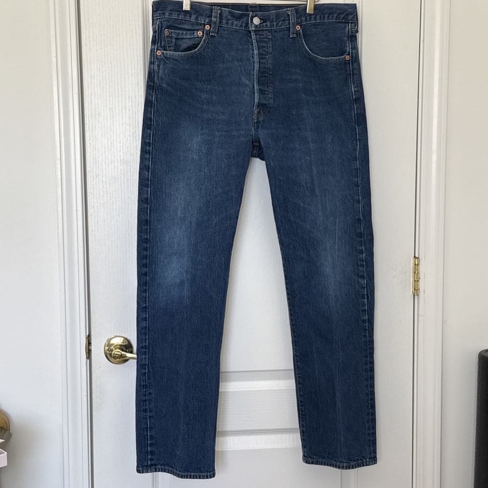Straight Leg Levi's 501 Original Fit Jeans – W36 L32 – Medium Wash